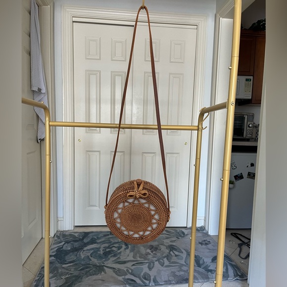 Very gently used rattan circle purse with long strap - Picture 4 of 4